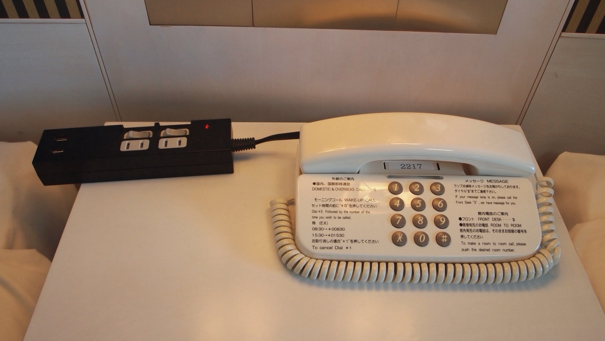 ベッドサイド コンセント