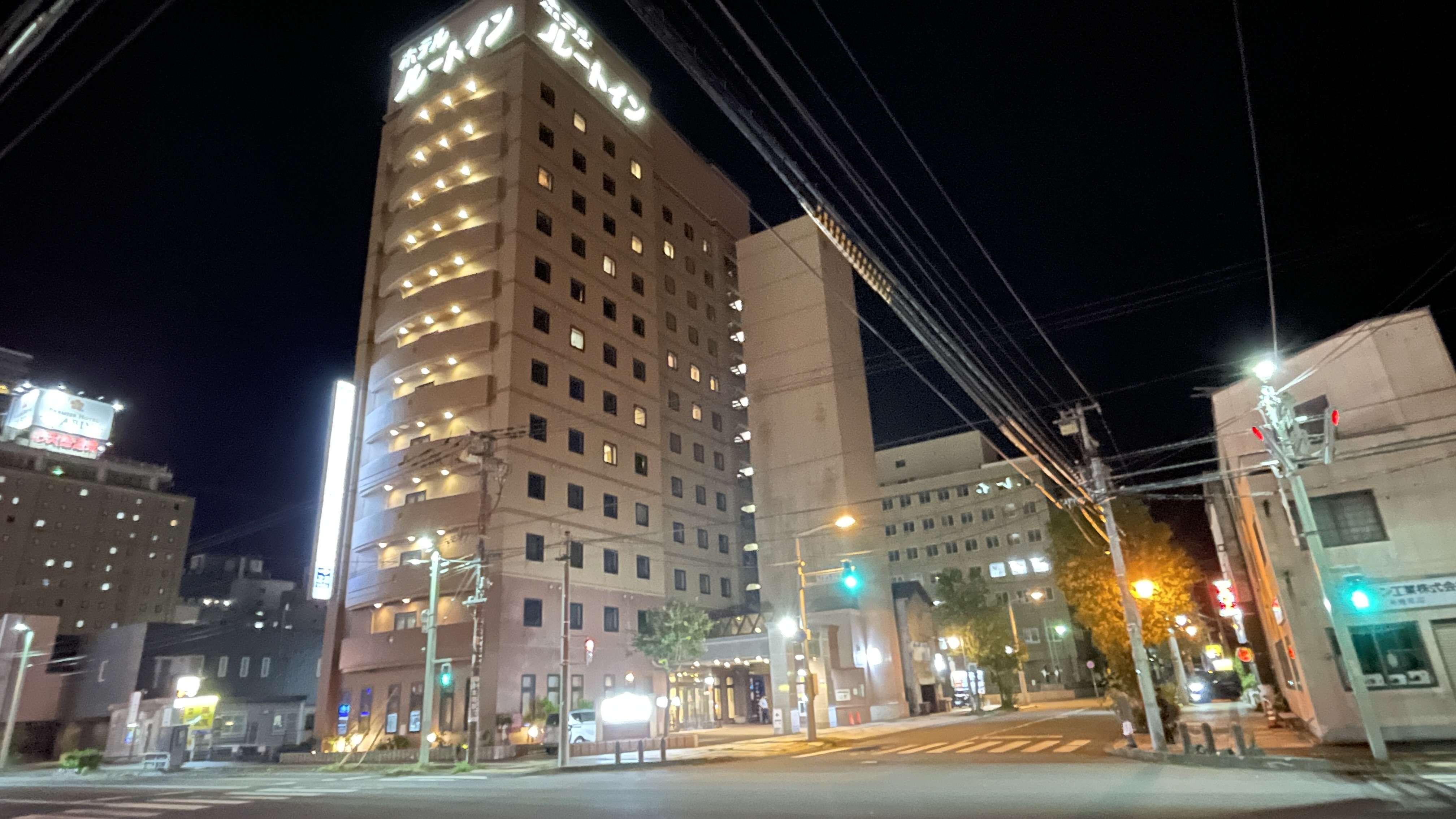 ホテル外観（夜）