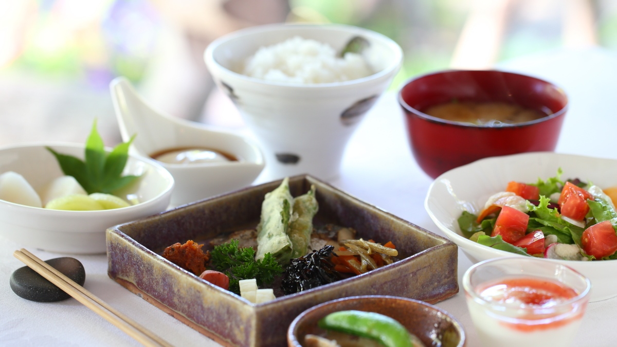 【朝食付◆特典付】八ヶ岳高原や自家菜園の新鮮野菜が彩るご朝食＜和食または洋食＞