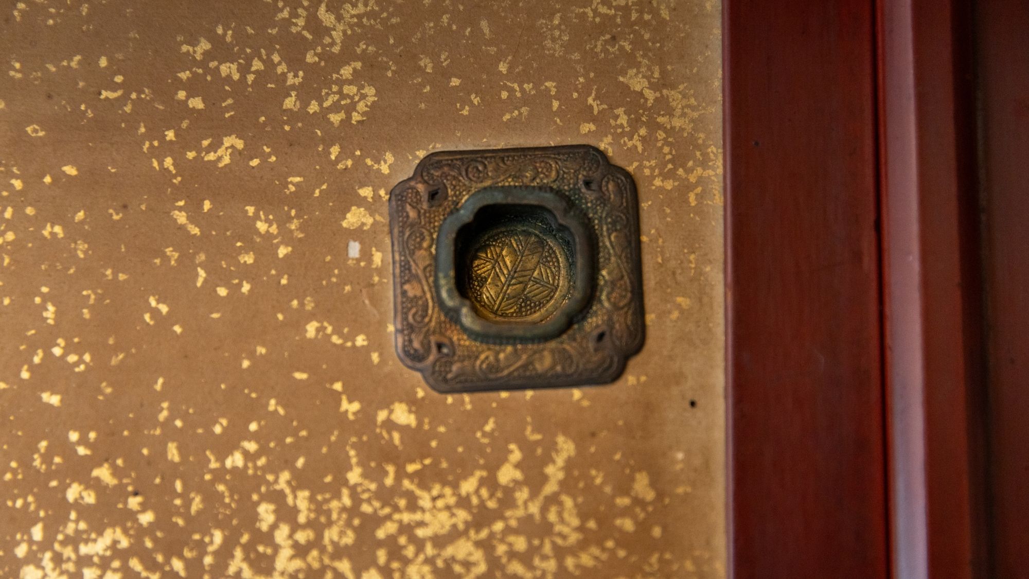 明治時代の「北陸巡幸」の際、御小休に使用された歴史のあるお部屋。ロビーに繋がっています。