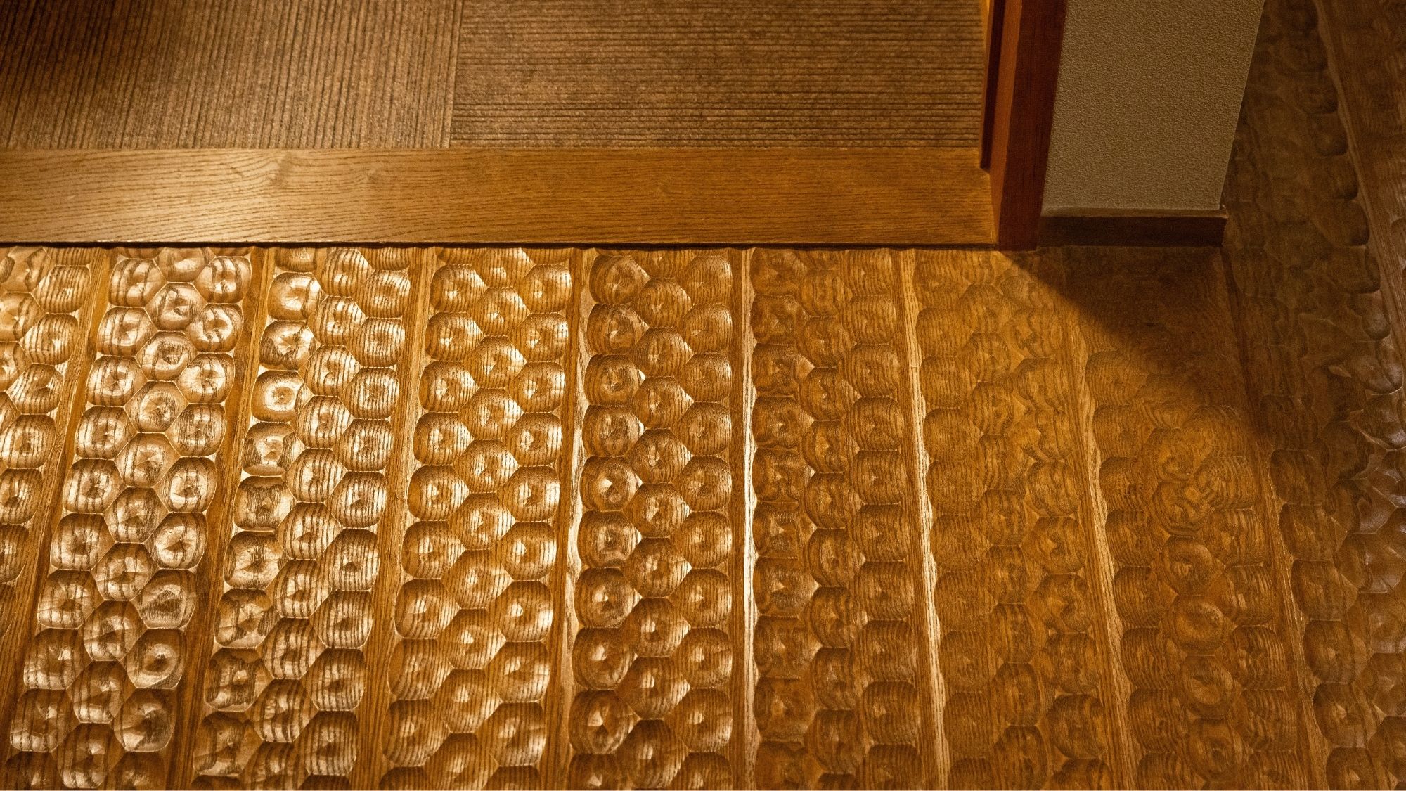 棋聖戦で対局者が泊まられた【紫苑（しおん）】露天風呂とダイニングルームがついたお部屋です。