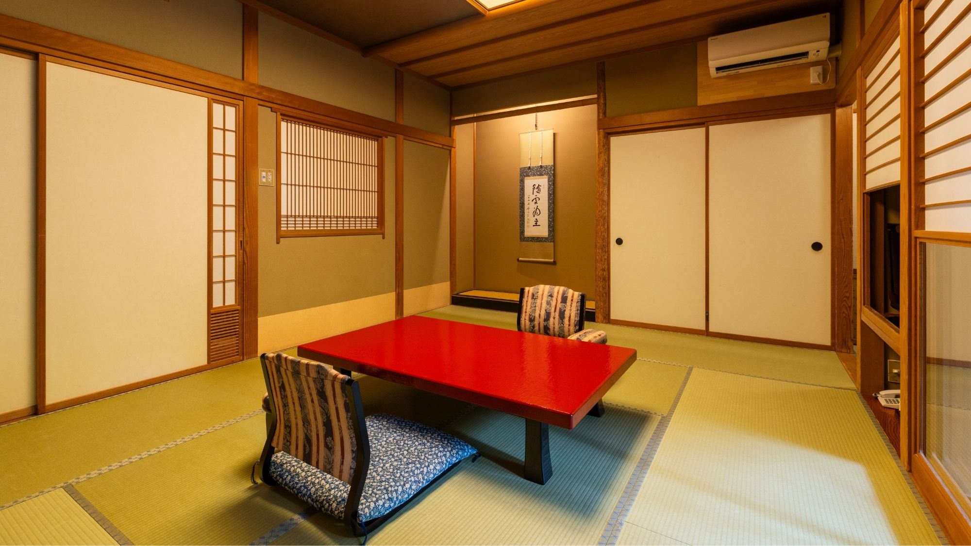 棋聖戦で対局者が泊まられた【柊（ひいらぎ）】露天風呂付がついた10畳のお部屋です。
