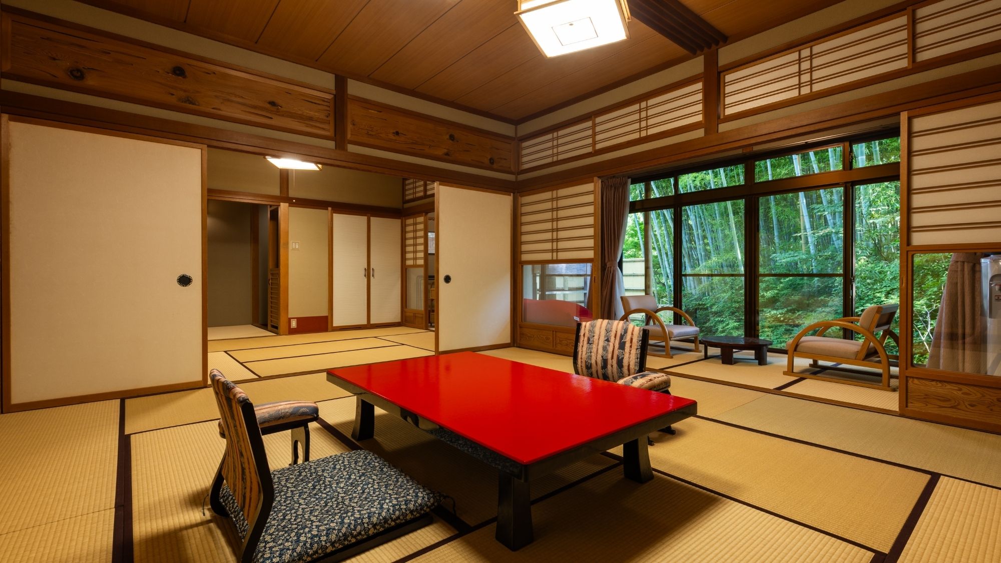 対局の間：特別室「常磐」源泉かけ流し内風呂・露天風呂がついております。