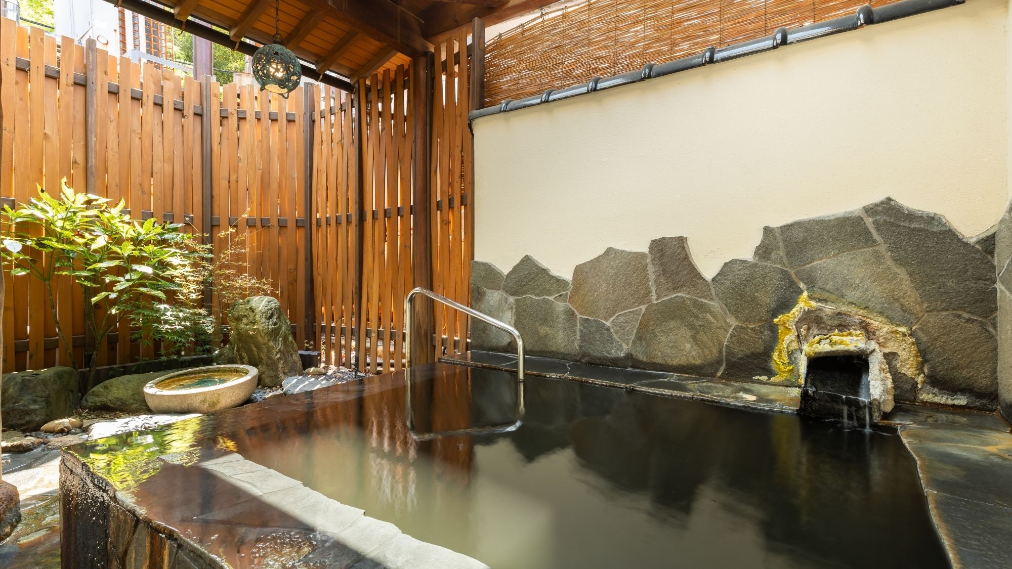 「竹生（ちくぶ）の湯」婦人用大浴場。体の芯から温まります。（天然温泉・循環ろ過）
