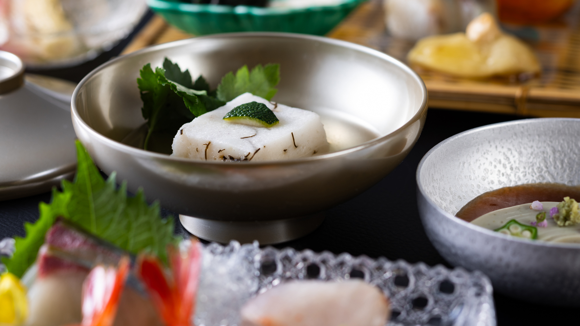 夏の息吹を感じる当館自慢の月替わりのお椀