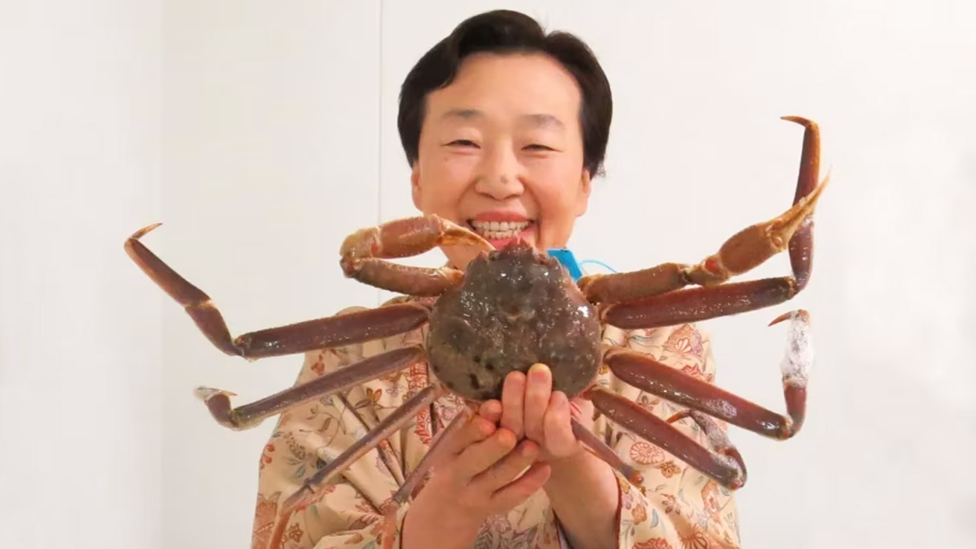 料理長厳選！1kg以上の加能ガニを使用！