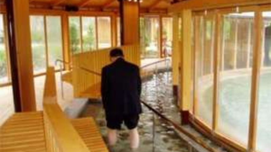 日本一の足湯「湯っ歩の里」