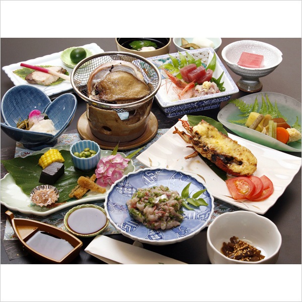 伊勢海老&times;鮑&times;鯵たたき丼の-湯河原三昧-プランのお料理イメージです。