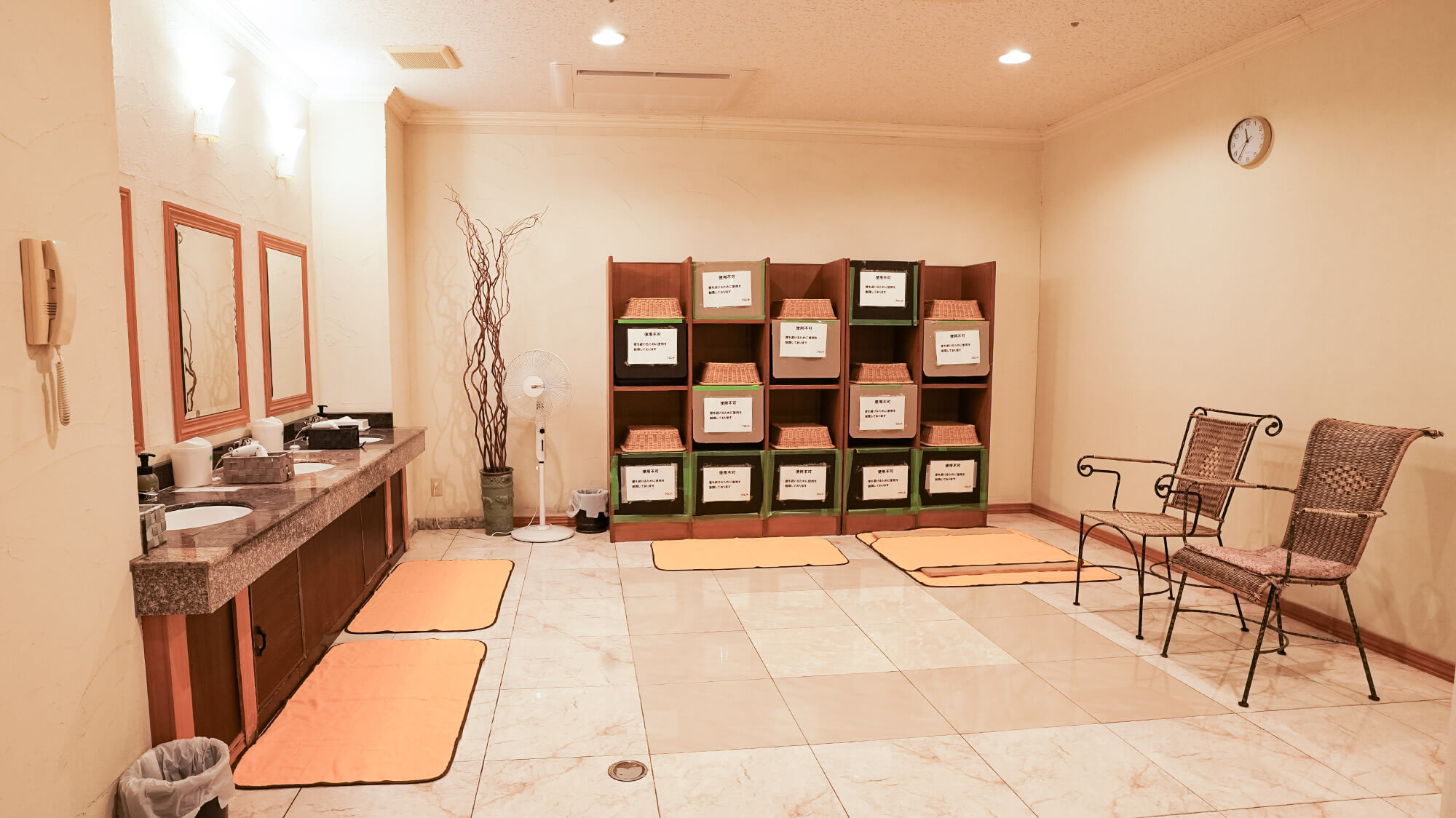 脱衣場（男子）