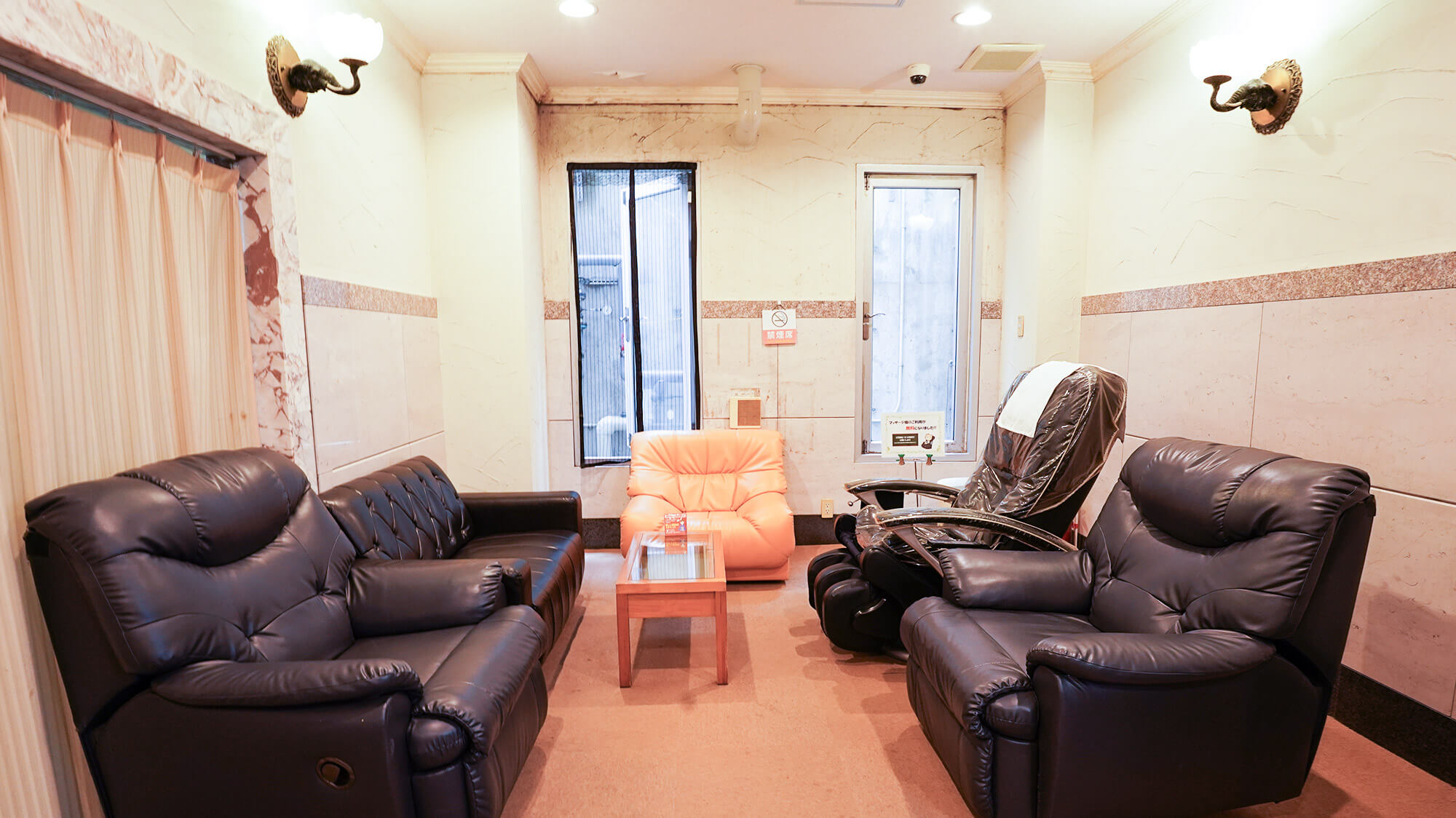 地下1階：マッサージ機 