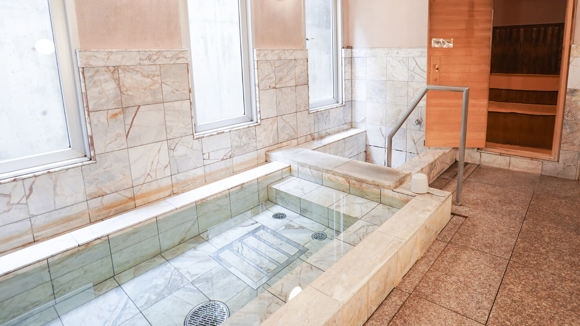 女性大浴場（サウナ完備）