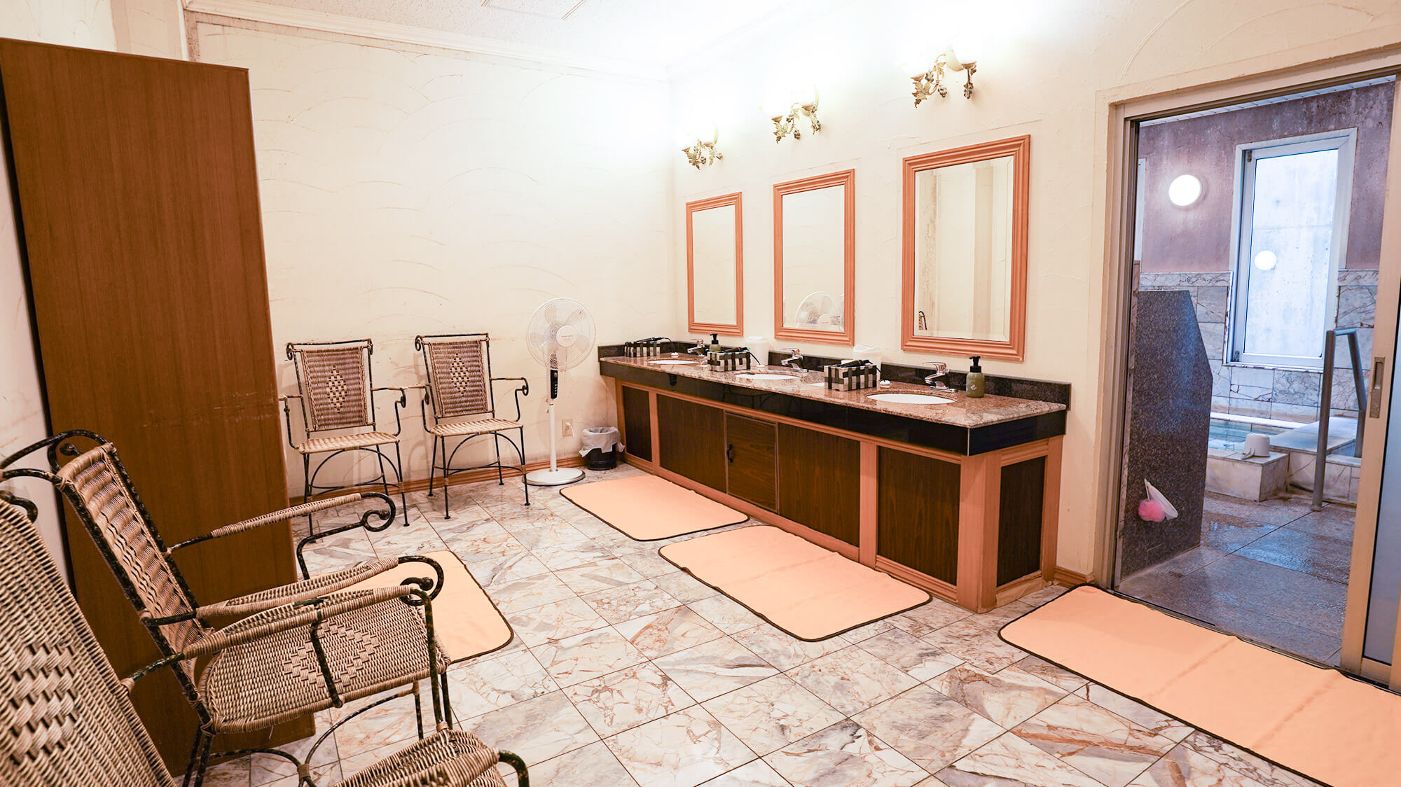 脱衣所（女性）