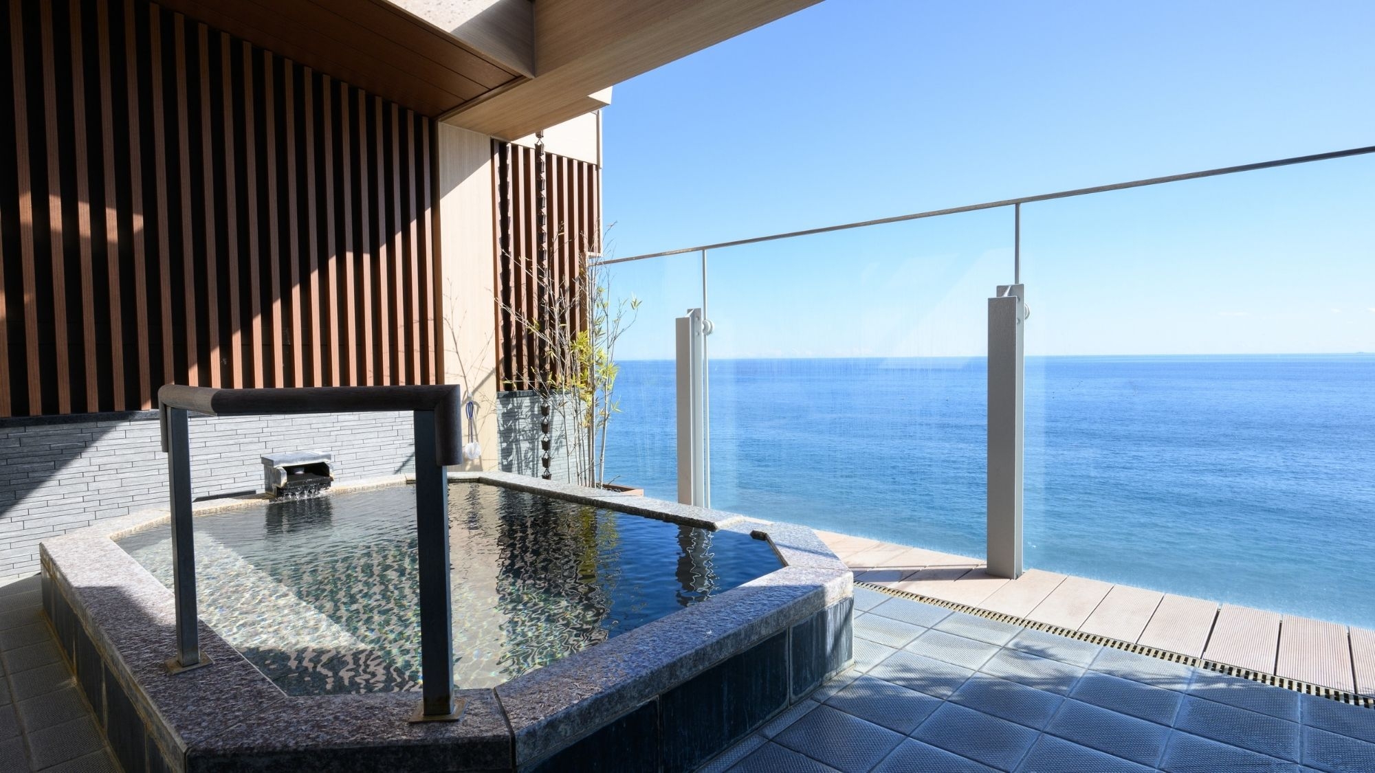 【基本プラン】四季の懐石料理と貸切露天で湯巡りを楽しむ！鮑の踊り焼き付き｜お部屋食｜2食付