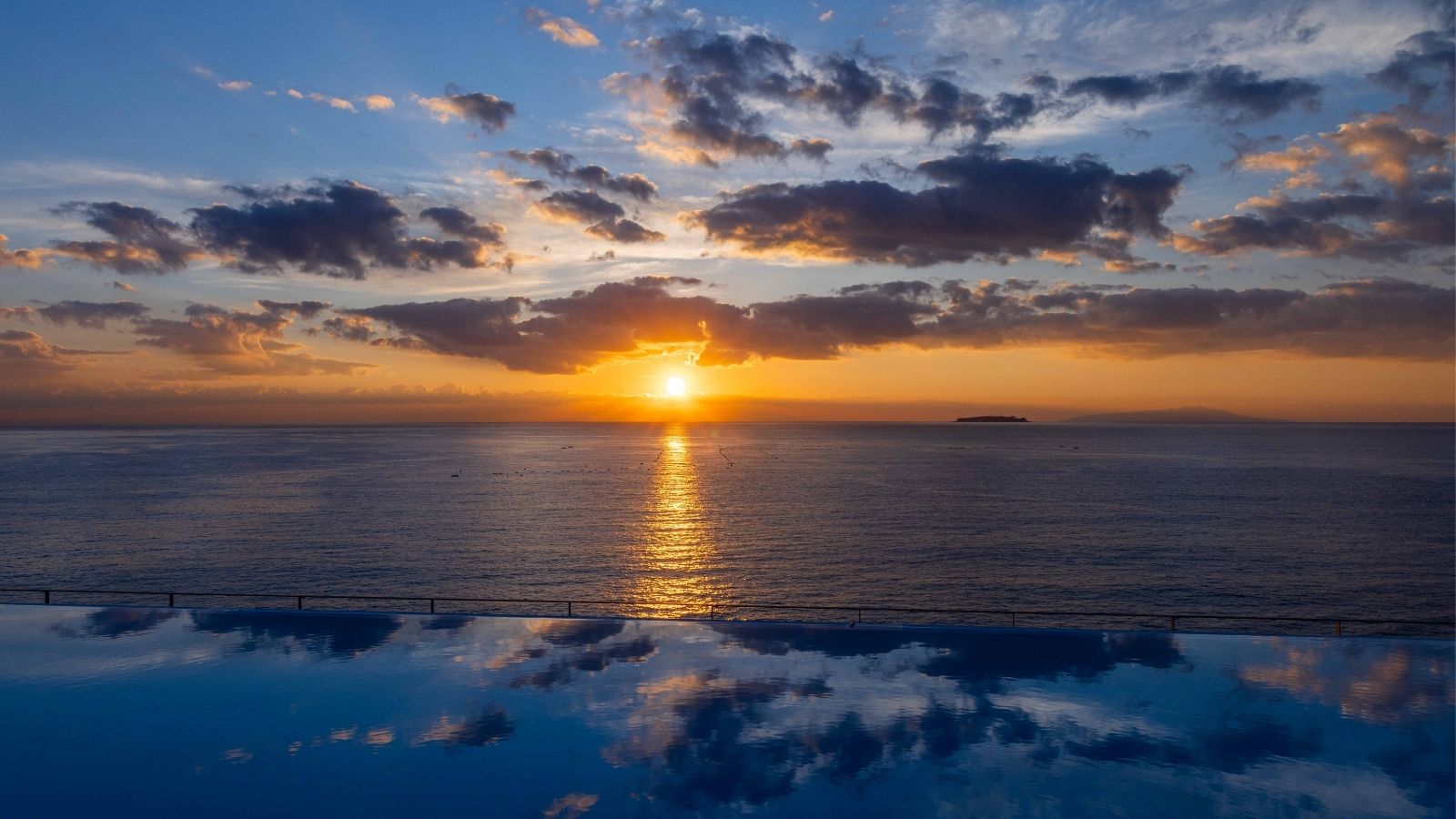 【景色】お部屋、露天風呂、レストランからは絶景のオーシャンビューをご覧いただけます。