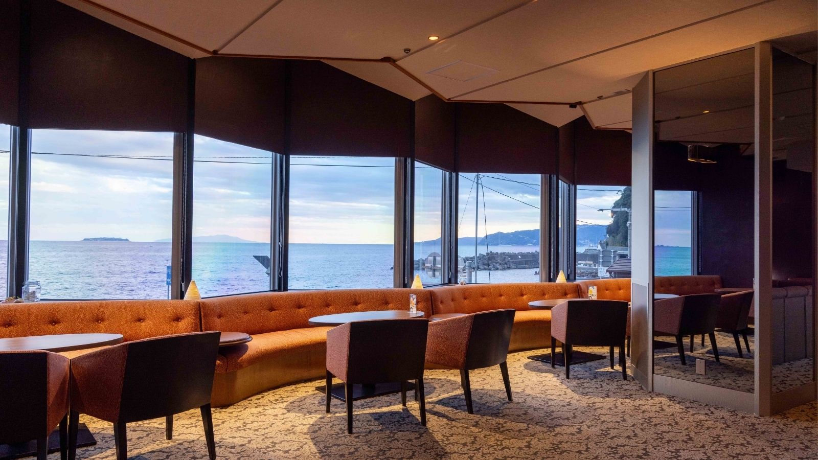 【施設｜バーラウンジ】