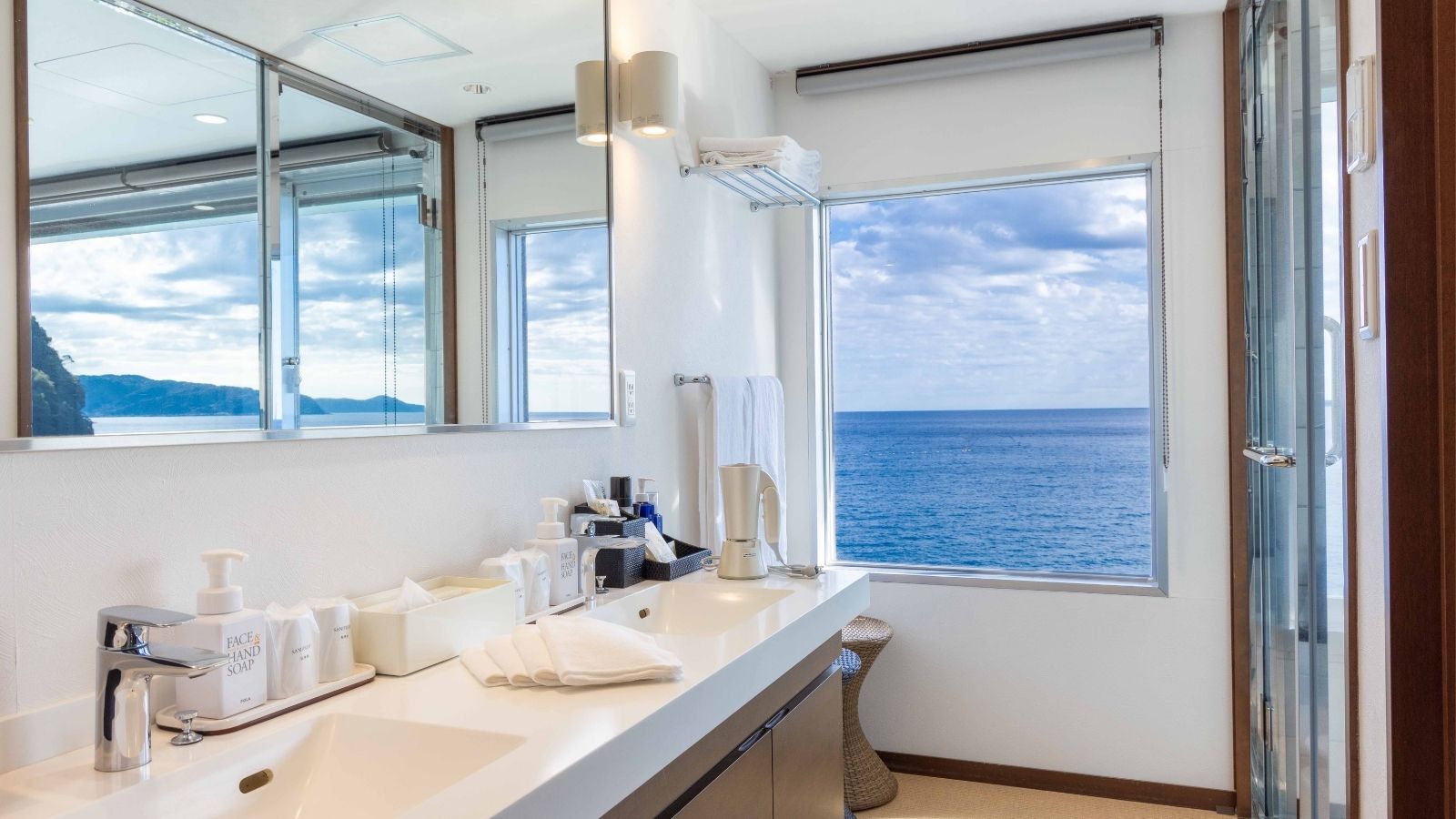 【客室】プレミアム和洋室｜和室10畳＋ツイン