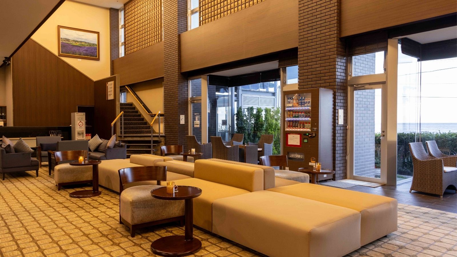 【施設｜ロビーラウンジ】