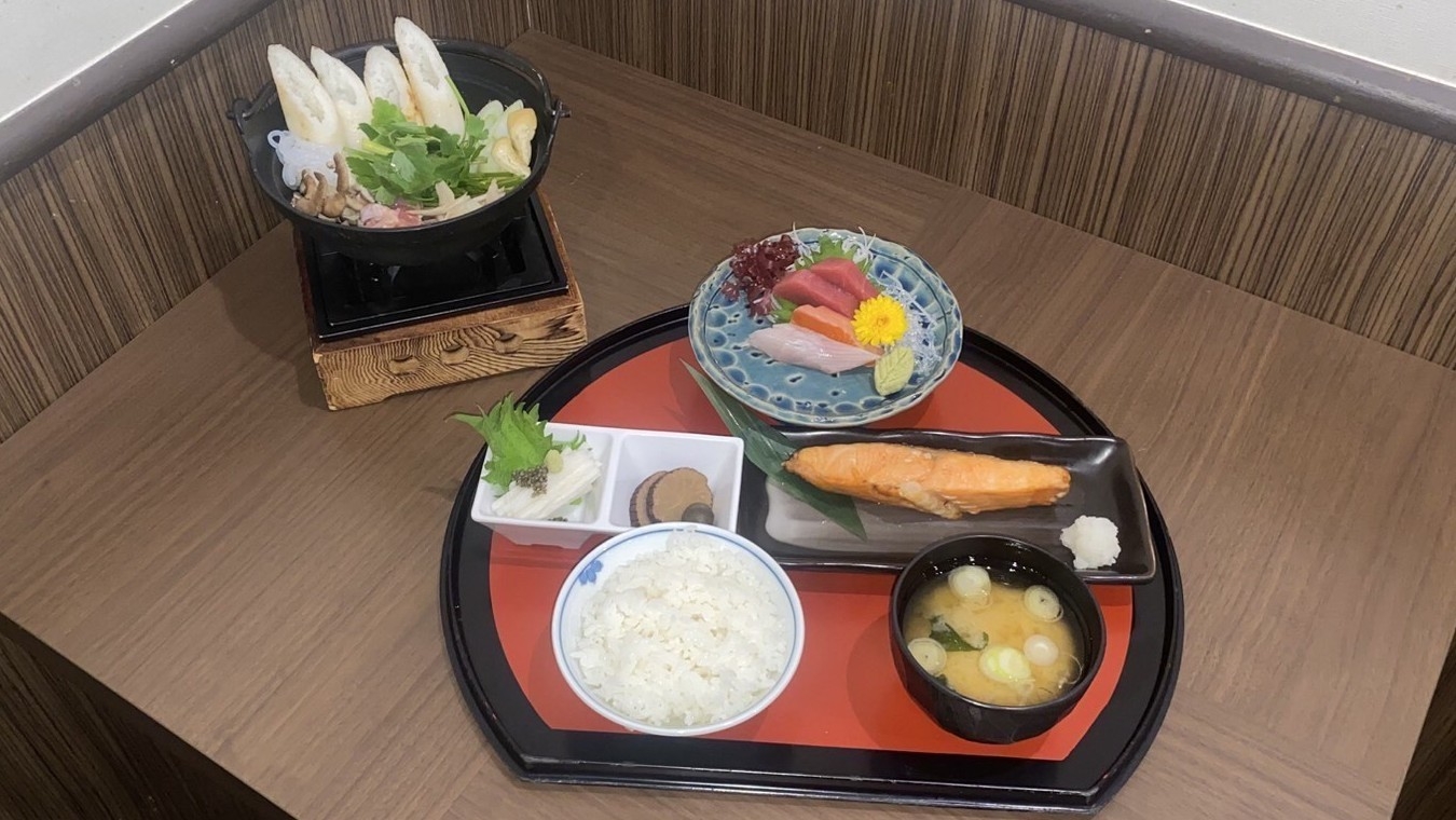 【秋田得旅】郷土料理のご夕食御膳きプラン（華のゆ2階海鮮ダイニング居酒屋まぐろや）