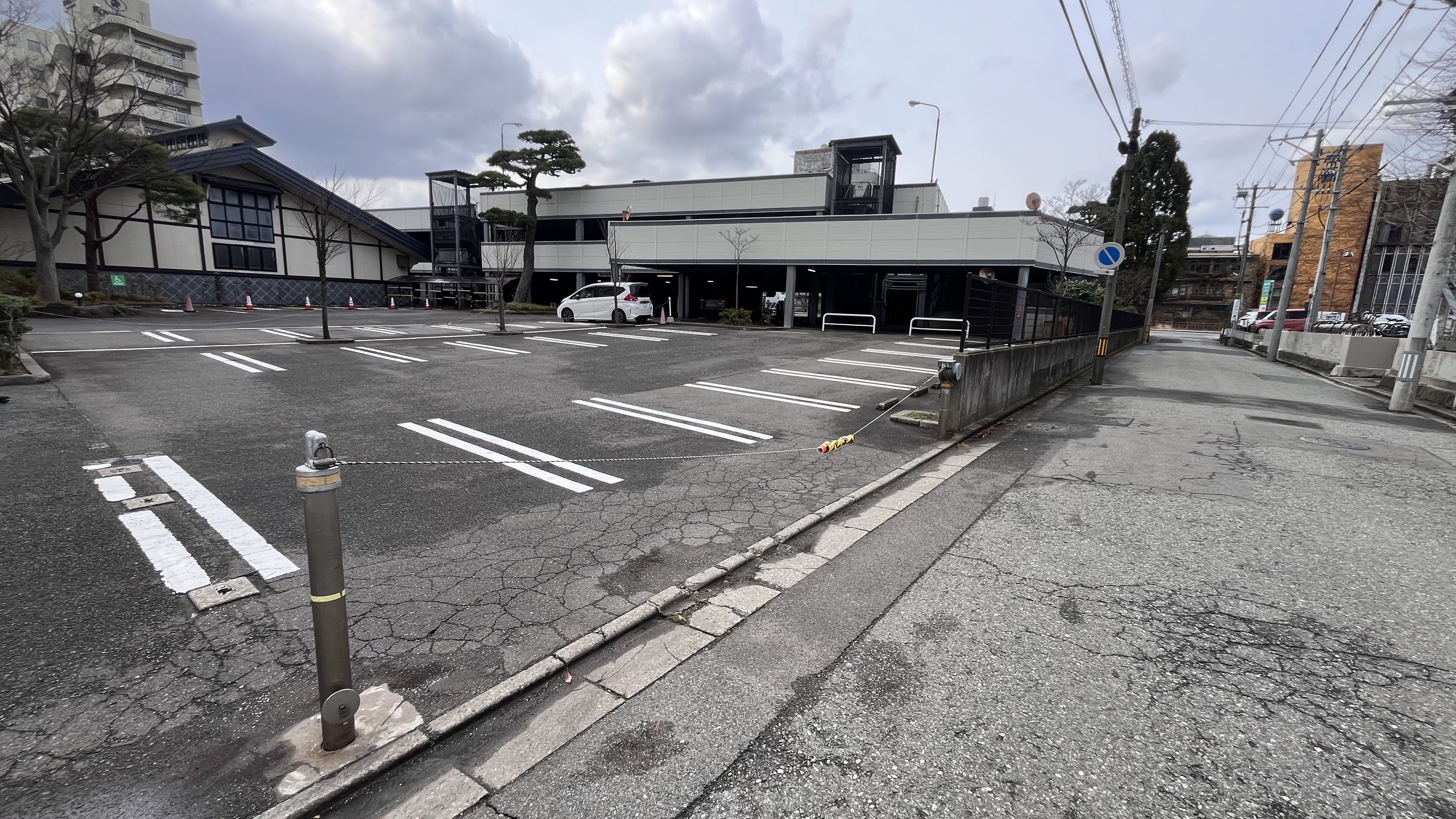 バス駐車場※電話かFAXにて要予約　先着3台まで