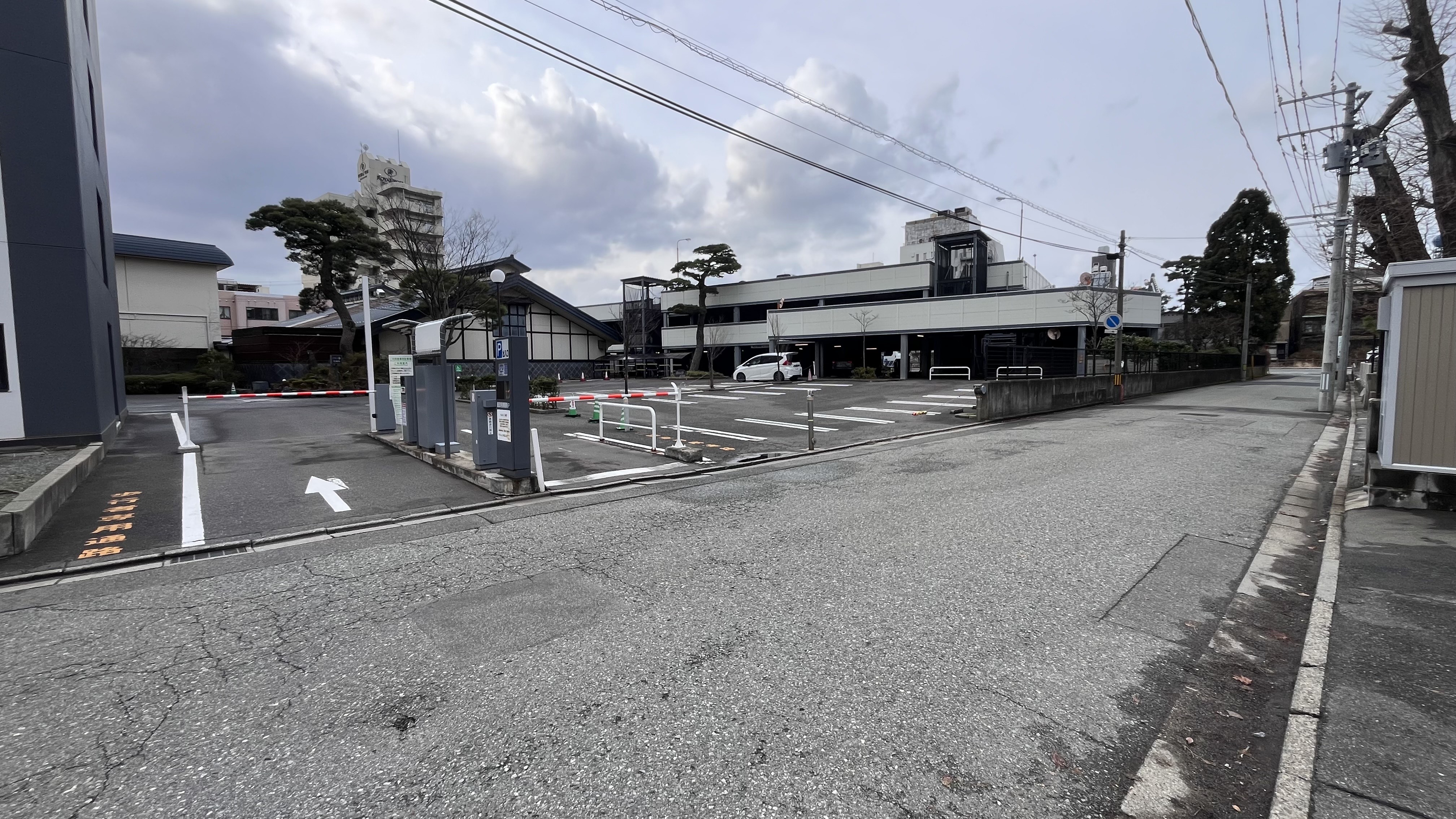 当館の駐車場の東館側ゲート