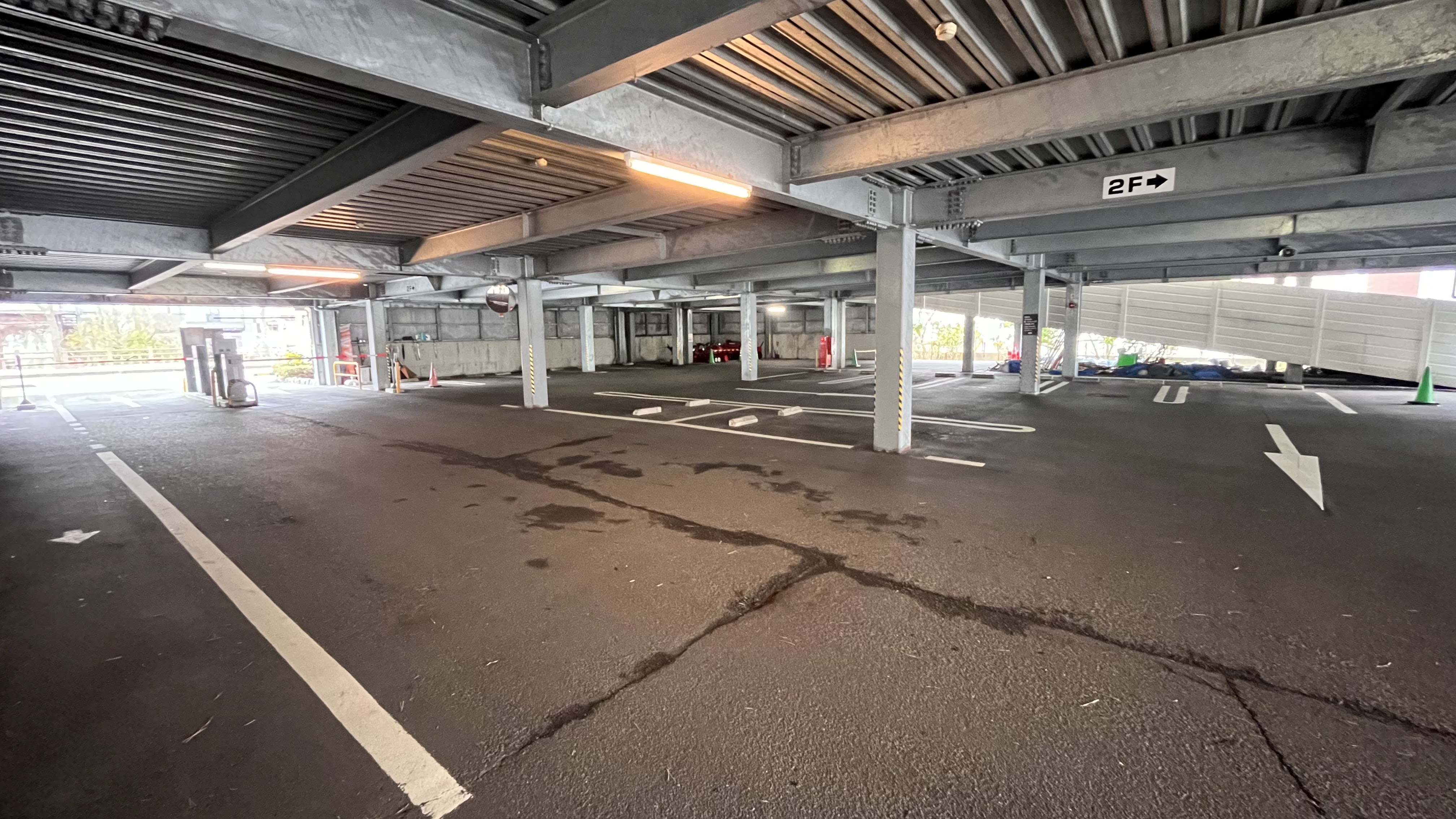 立体駐車場1階②