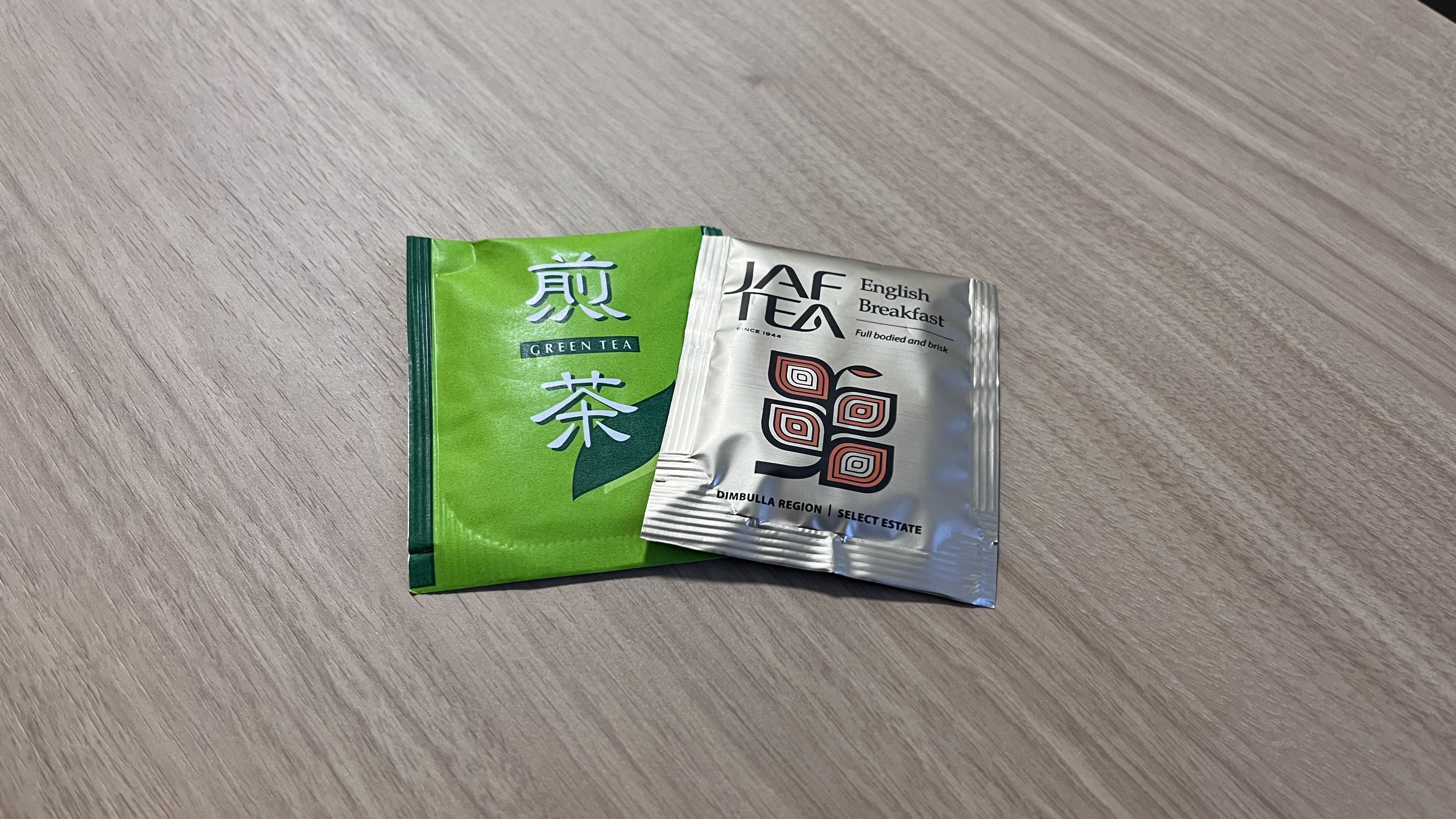 煎茶、紅茶のご用意もございます。