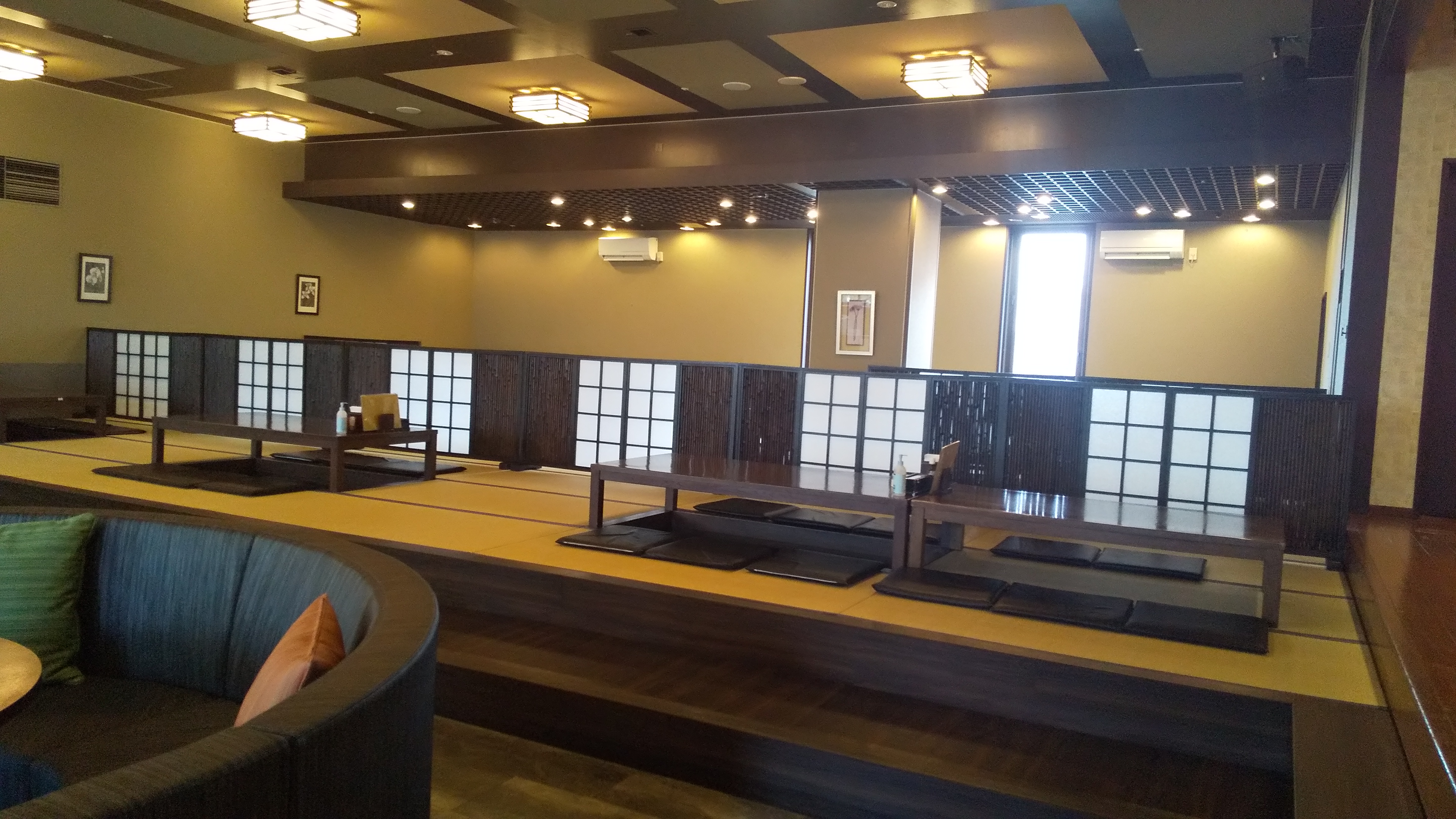 海鮮ダイニングはなの夢「まぐろや」：掘りごたつ席