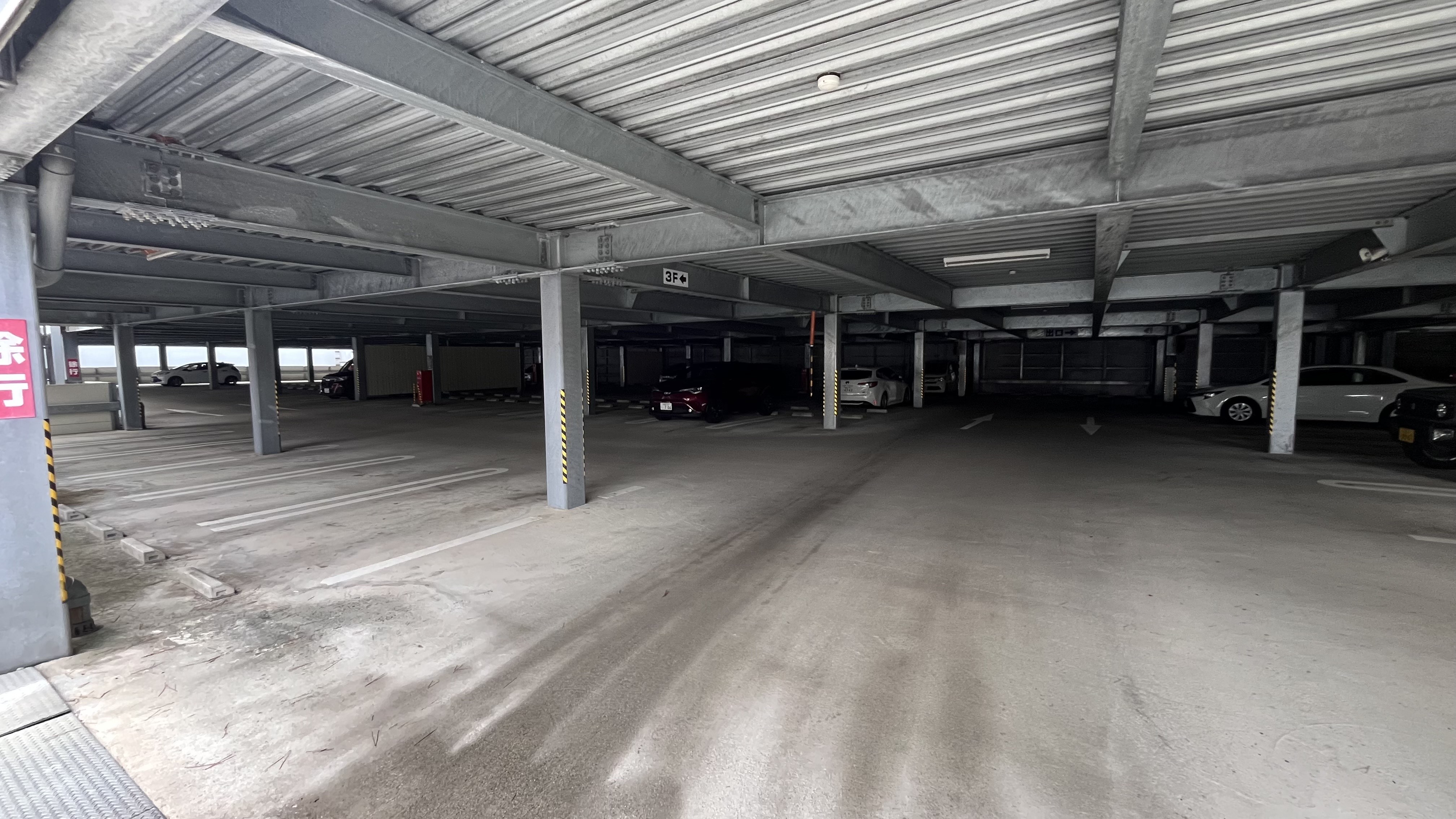立体駐車場の2階