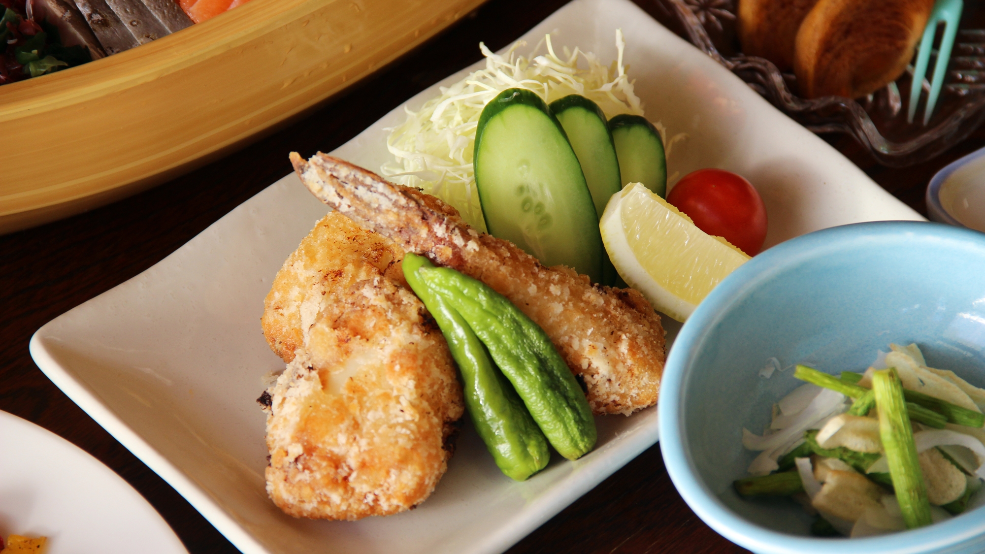 *お夕食一例（揚げ物）/外はパリッ♪中はホックホク♪新鮮な海の幸の旨味が詰まった一品です！