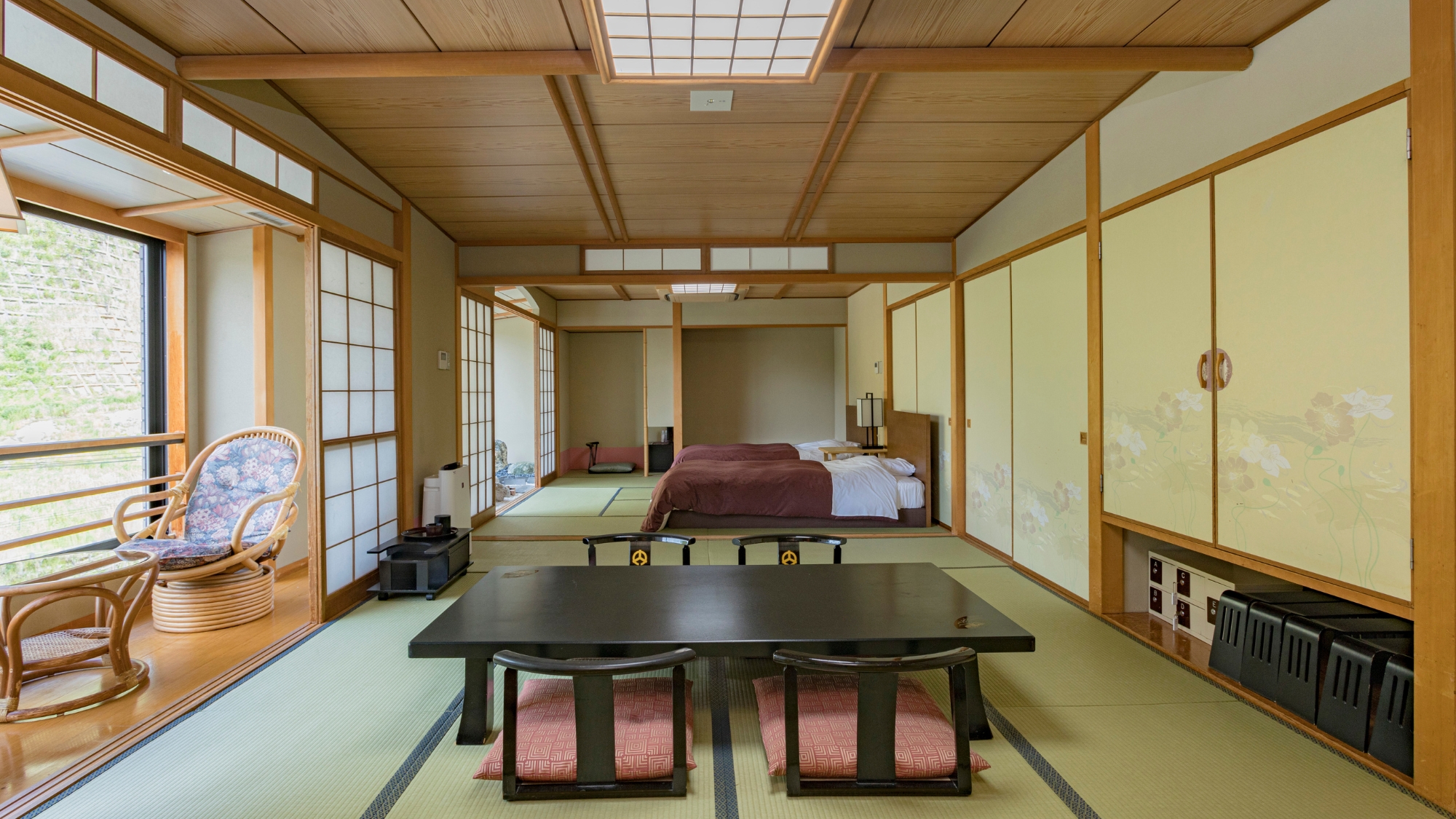 別館「四季」（ツインベッド）／贅を尽くした本格和風造りの別館「四季」。（客室一例）