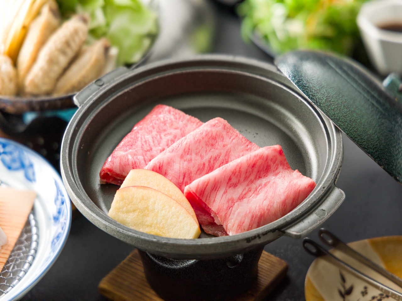 【早割30】1人1100円引〜北と南ごちそう紀行〜選べる鍋【水炊きor石狩鍋】+河豚+鮟鱇冬UP会席