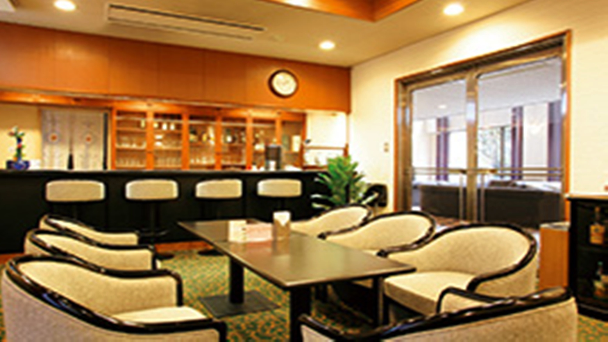 *喫茶サロン「モンマルトル」　（1階）