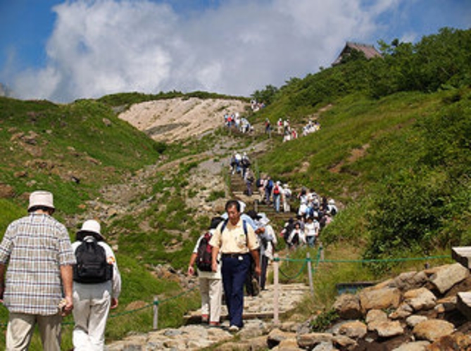 八方山ケルンへ向かう