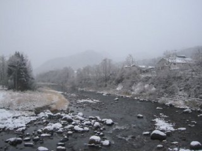 雪の川角