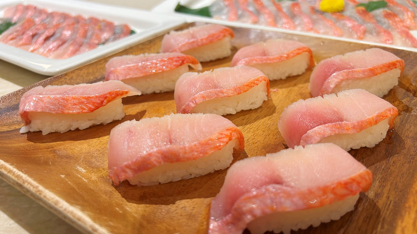 【開業4周年記念・第2弾】キンメ鯛・マグロフェア　和洋中バイキングプラン　☆夕食時 飲み放題付☆