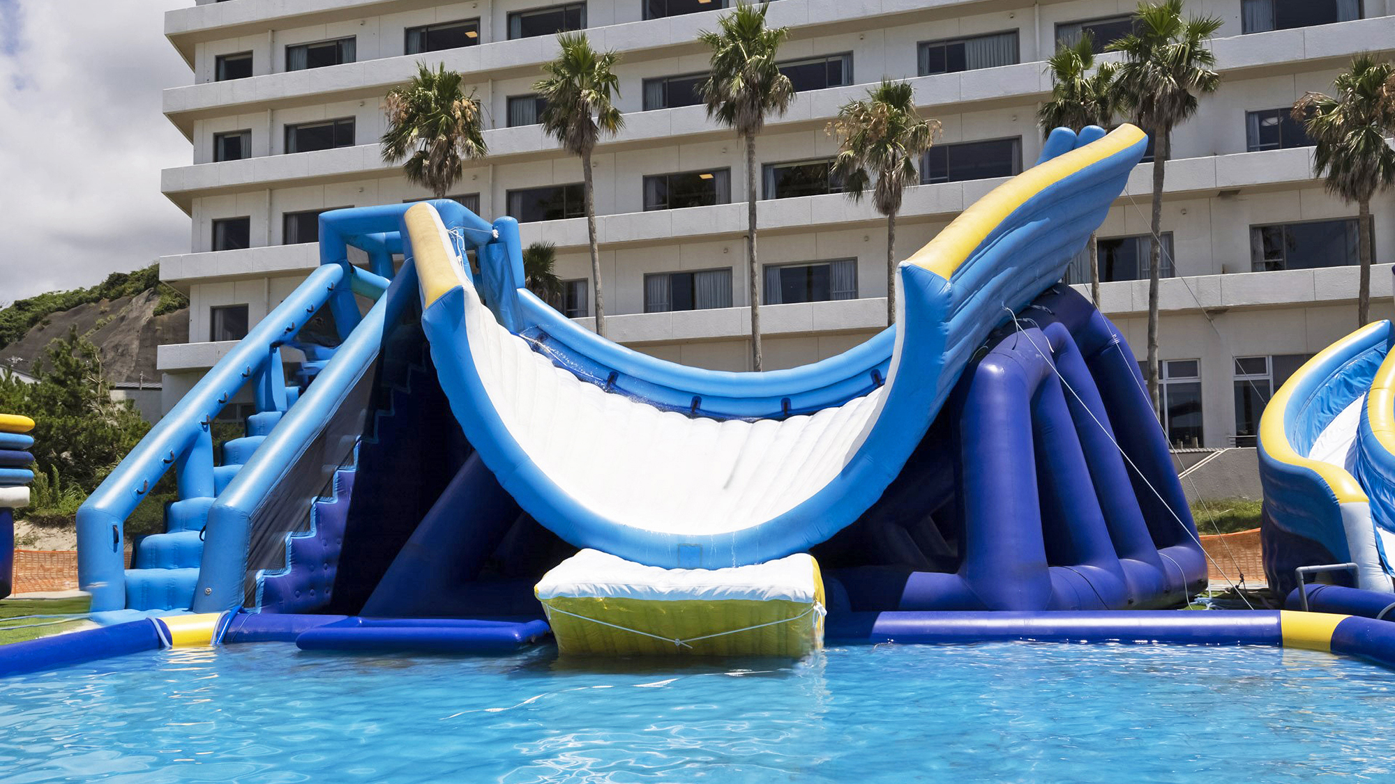 ◇ウォーターアイランド On the Besch（砂浜上・夏季限定）※画像は2024年に撮影されたも