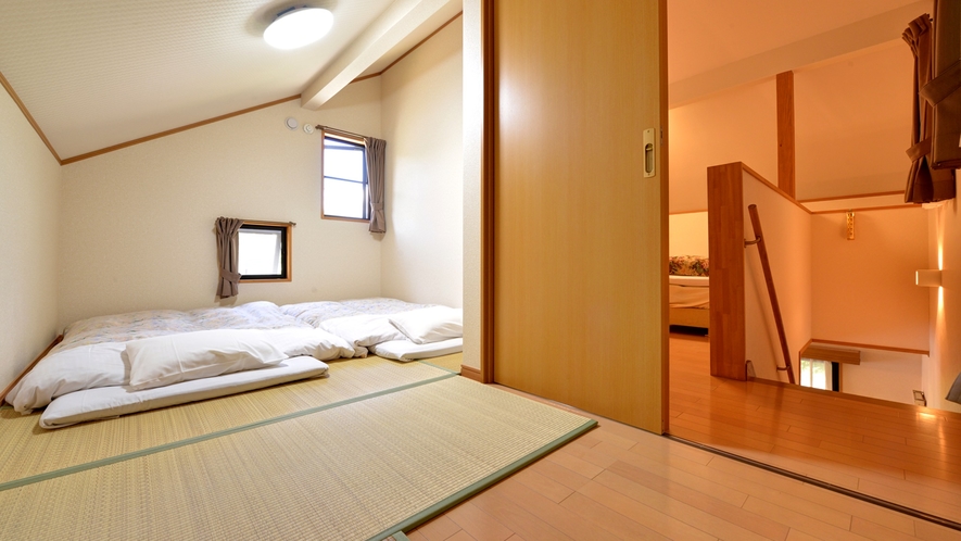 *【4～5名用コテージ】寝室は洋室のベッドと和室のお布団で。