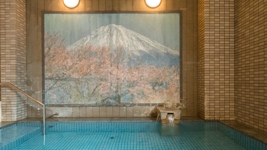 サウナ付き大浴場「長山の湯」色鮮やかな富士山のタイル絵です。