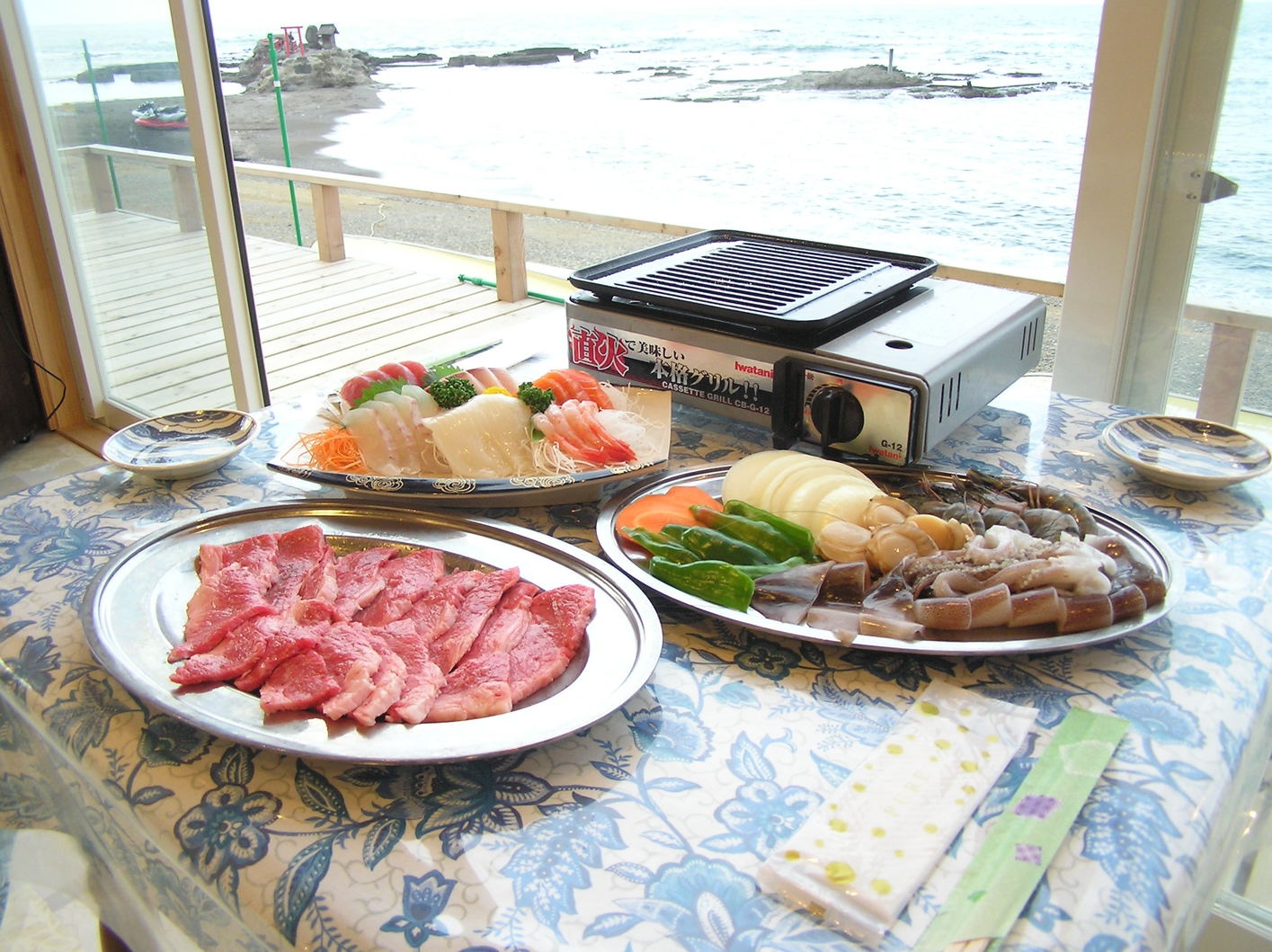 【夕食付プラン】番神海水浴場が目の前、海を眺め潮風に吹かれながらのBBQが好評　平日は浜茶屋使用料