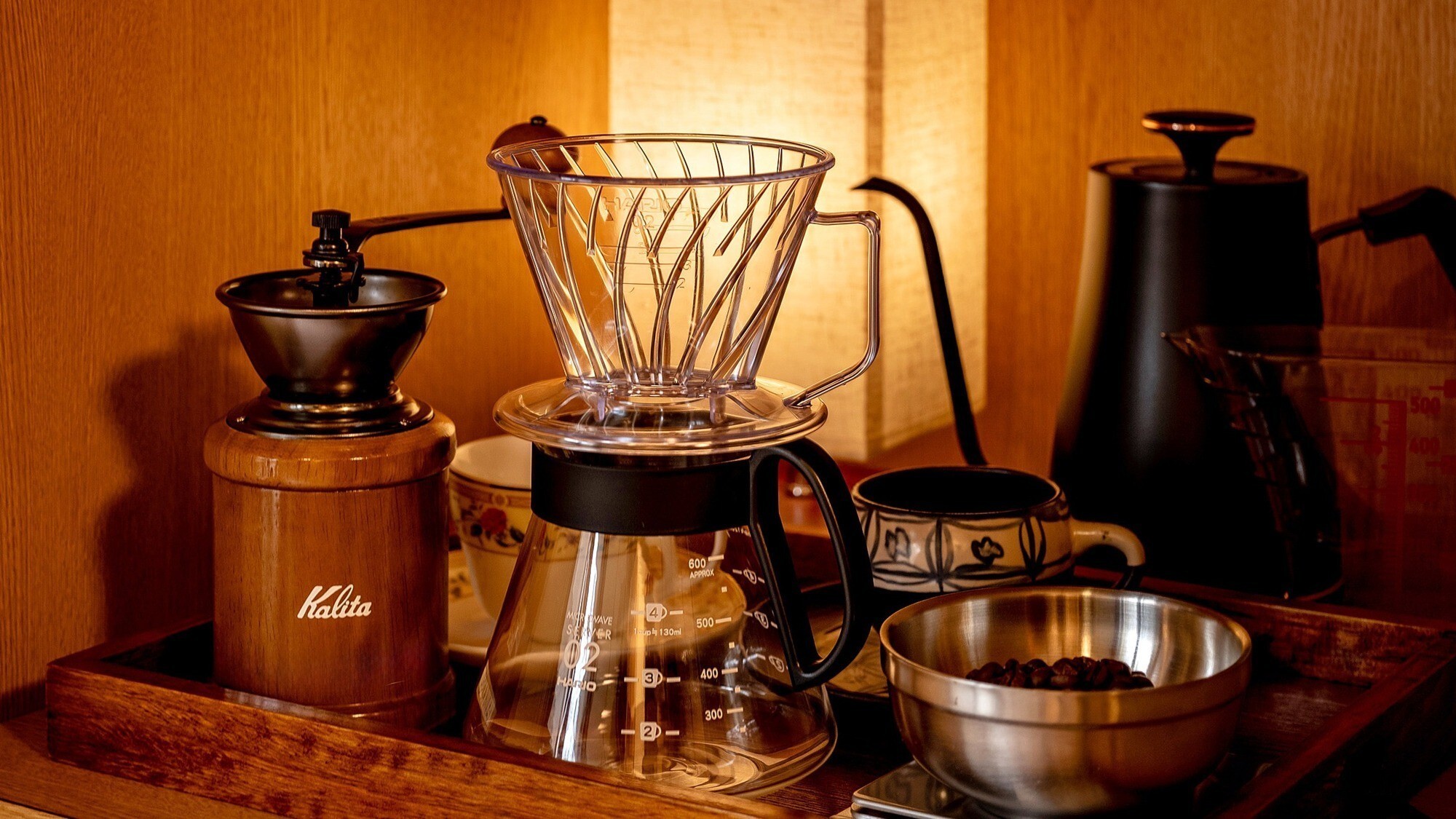 【本館12.5畳特別室 一例】挽きたてのコーヒーをご自身で。（冬季限定・こたつ付和室）