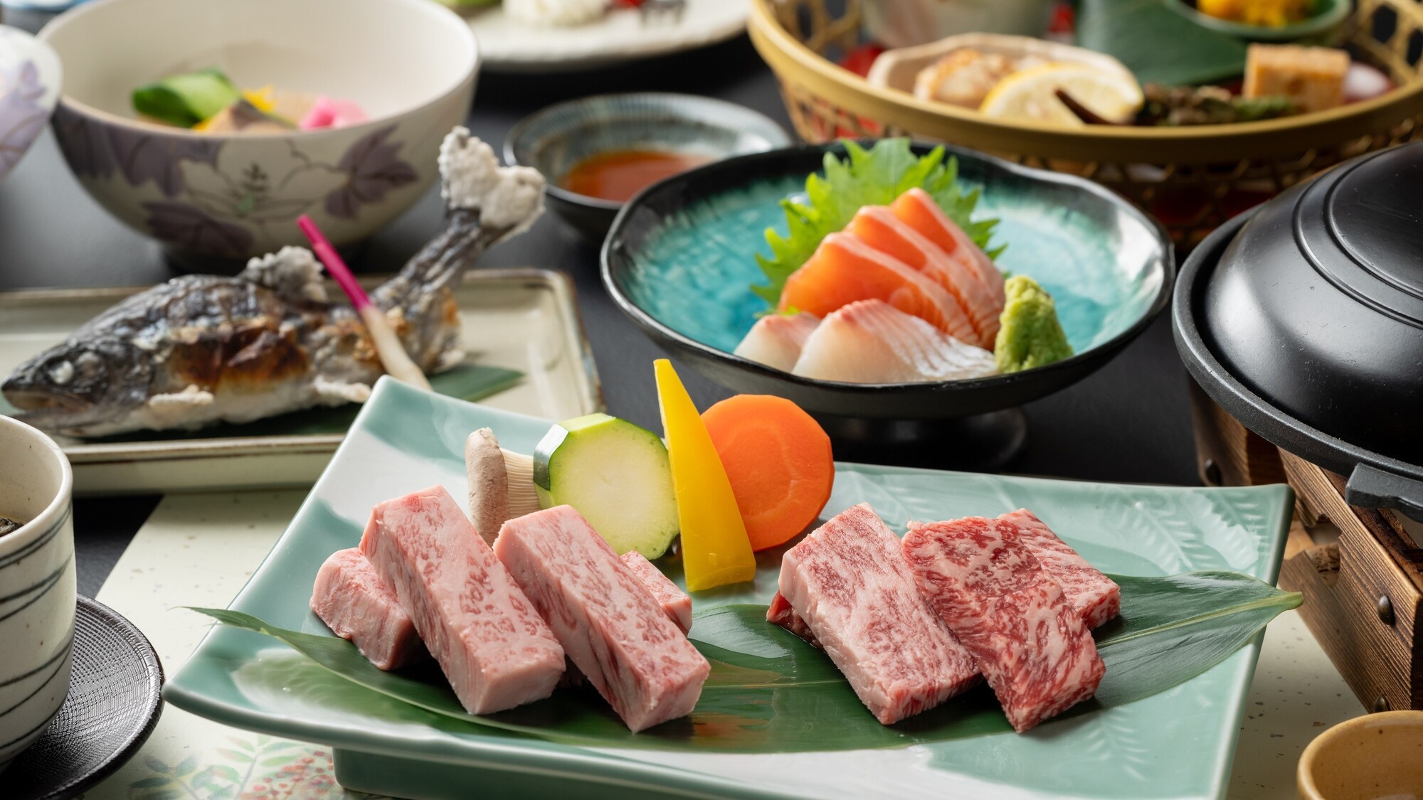 メイン料理「信州牛＆飛騨牛食べ比べ」を通常の2倍のボリュームでご用意！※画像はイメージです