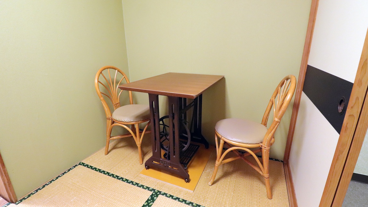 和室12畳+4畳【バス無/Wi-fi無】次の間の様子