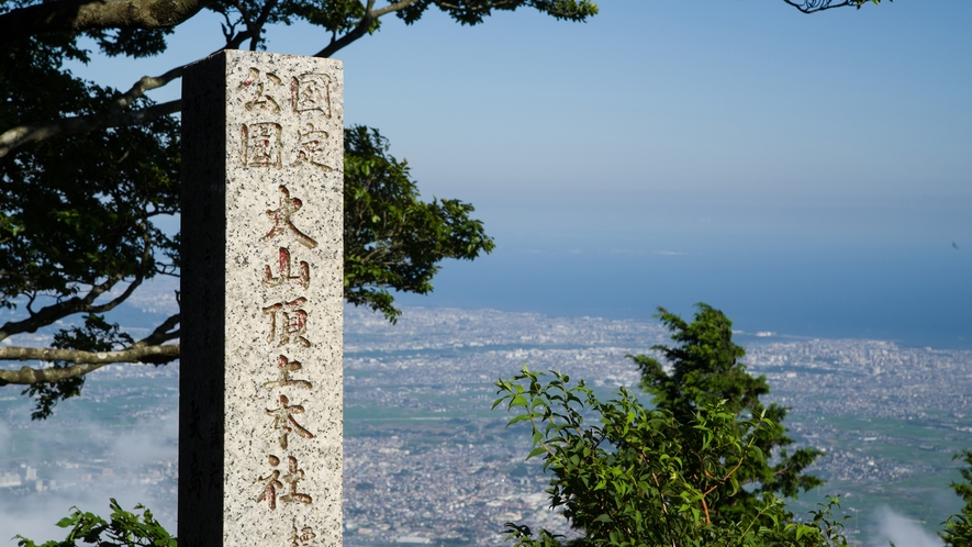  **【大山あふり神社】大山詣りなどの伝統文化に加え、コンサートやライトアップなども楽しめます。