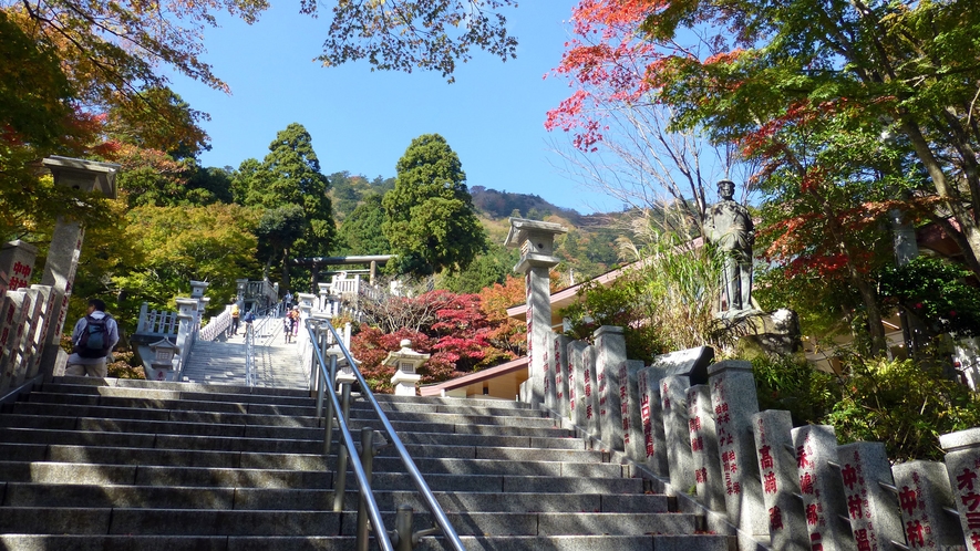 *【阿夫利神社周辺】階段を上ると神社に着きます。振り返れば絶景を楽しめます。