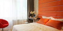 オレンジルーム　The Orange Room