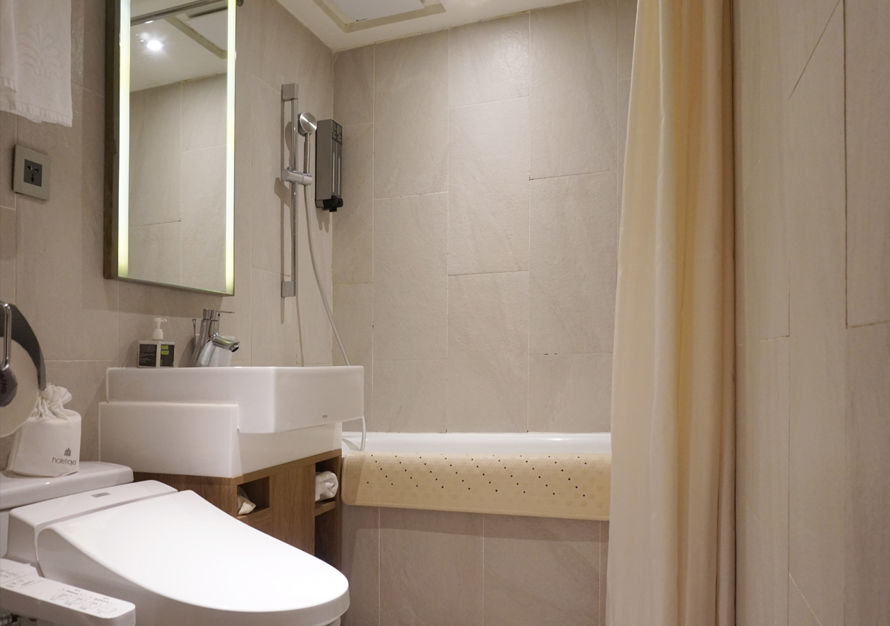 スタンダードダブルルーム（バスルーム）