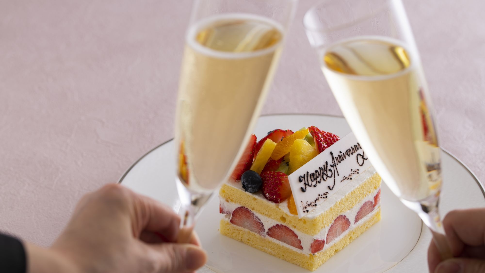【記念日・お祝い】乾杯スパークリング＆特製デザートプレート付き！ディナーブッフェを堪能（夕朝食付き）