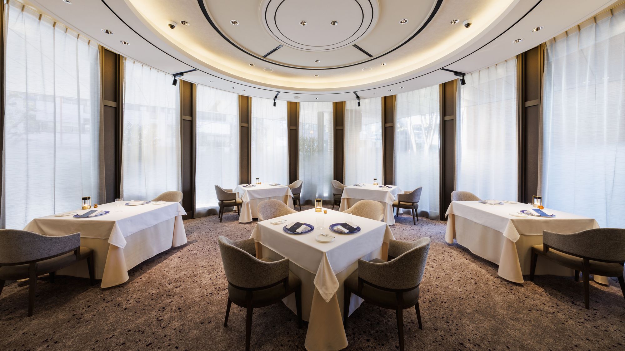 フレンチレストラン「FOURGRAINS」