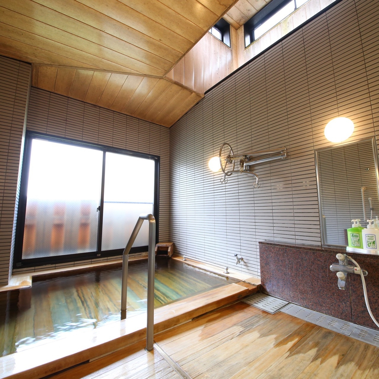 【食事なし】気軽に温泉旅　素泊まりプラン《湯田中駅より徒歩5分》天然温泉掛け流し温泉を満喫！