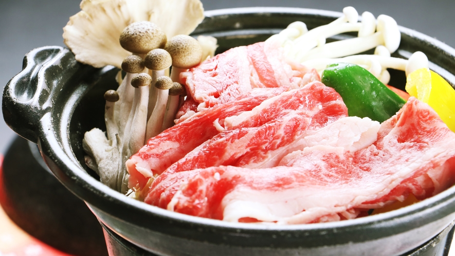 ■【ご夕食一例】牛の陶板焼きは甘辛いタレで召し上がれ♪